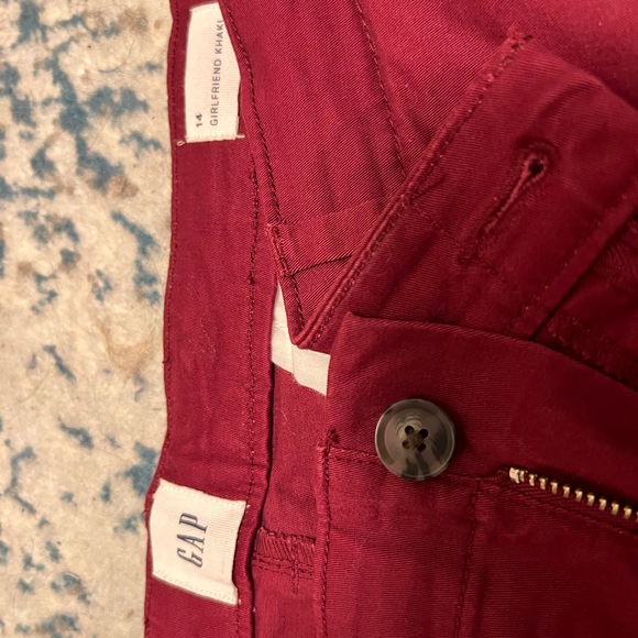 Light weight Gap pants great for spring and summer - Picture 2 of 6